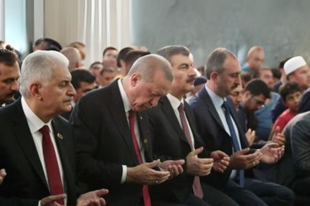 Cumhurbaşkanı Recep Tayyip Erdoğan’dan şehitler için Kur’an tilaveti